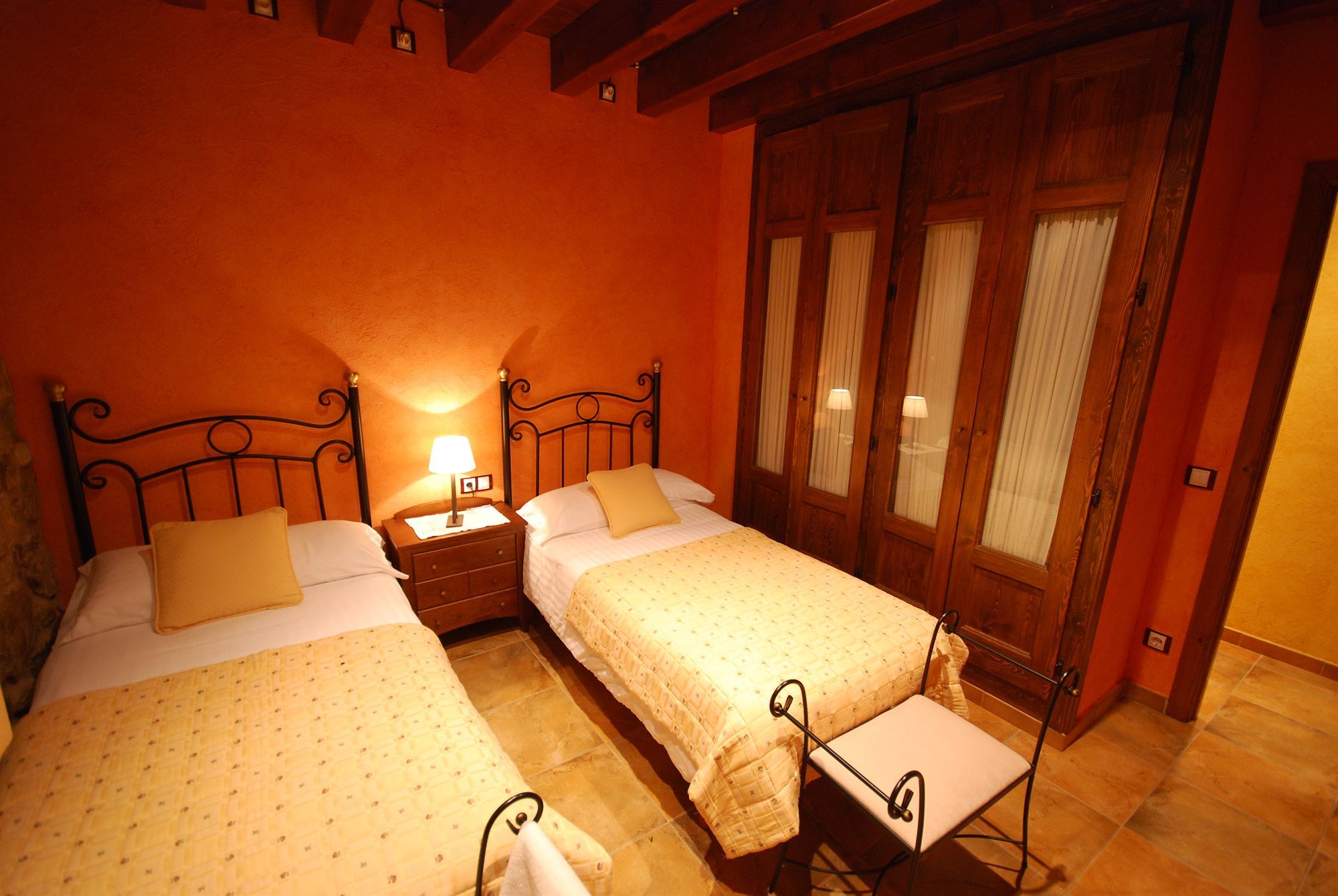 Aparthotel La Casassa De Ribes 3*